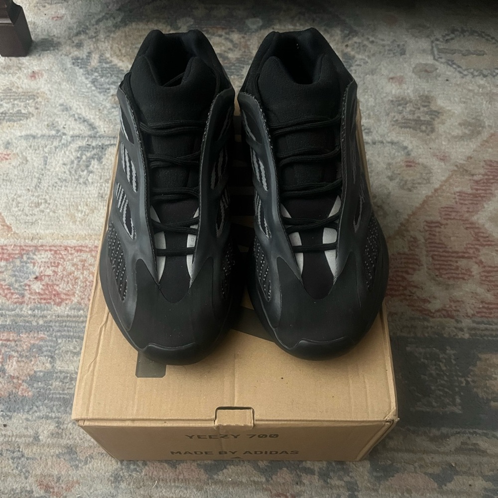 Yeezy 700 v3 alvah